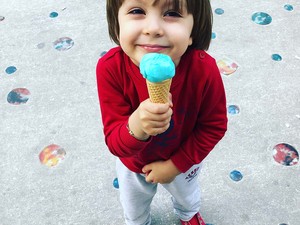 11-HAMAMYOLU URBAN DECK-kid eating blue ice cream on colored glass floor.jpg