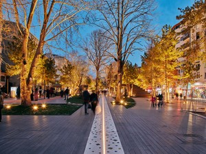 12-HAMAMYOLU URBAN DECK-glass axis and led light beam.jpg